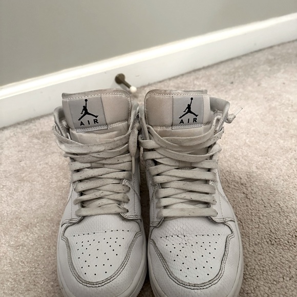 AUTHENTIC White Nike Air Jordan 1 Mid Shoes - Picture 2 of 6